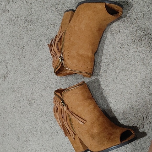 DV By Dolce Vita Fringe Booties Brown EUC Size 6 - Picture 5 of 7